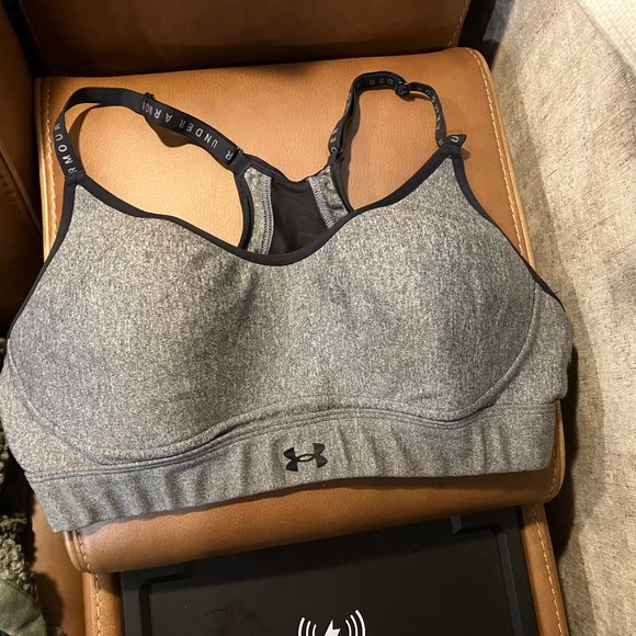 Medium under armor sports bra - Picture 1 of 2